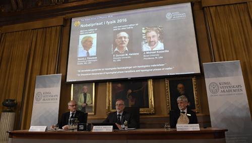 Нобелевскую премию по физике присудили за изучение топологии материи Нобелевскую премию по физике присудили за изучение топологии материи