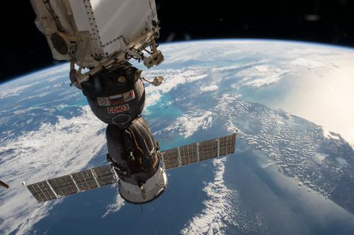К «наружной» поверхности МКС возможно «прилипли» внеземные микроорганизмы К «наружной» поверхности МКС возможно «прилипли» внеземные микроорганизмы