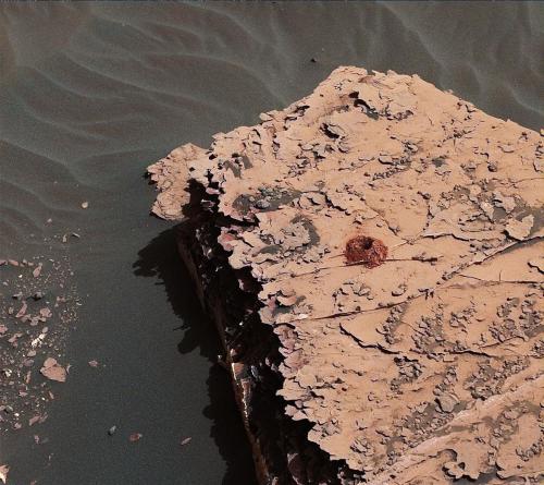 Марсоход Curiosity успешно проводит сверление марсианских пород и отбор проб Марсоход Curiosity успешно проводит сверление марсианских пород и отбор проб